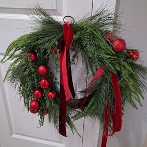 NWT Festive Green and Red Holiday Wreath